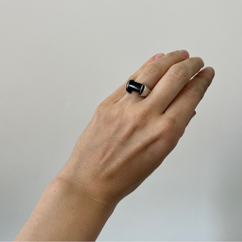 Silver tone black vintage ring
